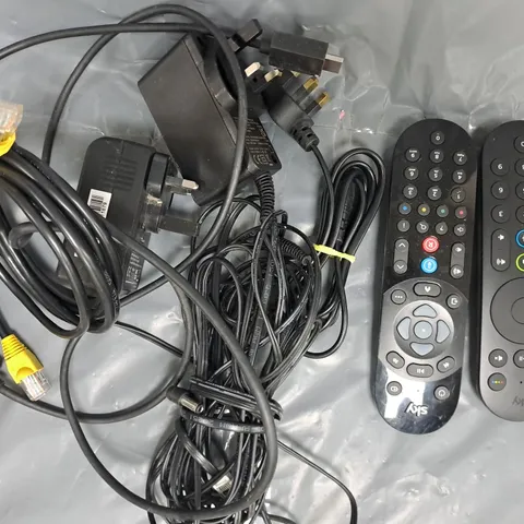 APPROXIMATELY 10 ASSORTED ELECTRICAL ITEMS TO INCLUDE VARIOUS CABLES, REMOTES, ETC