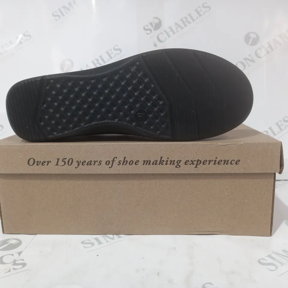 BOXED PAIR OF CUSHION-WALK GRACE SLIP-ON SHOES IN BLACK SIZE 5