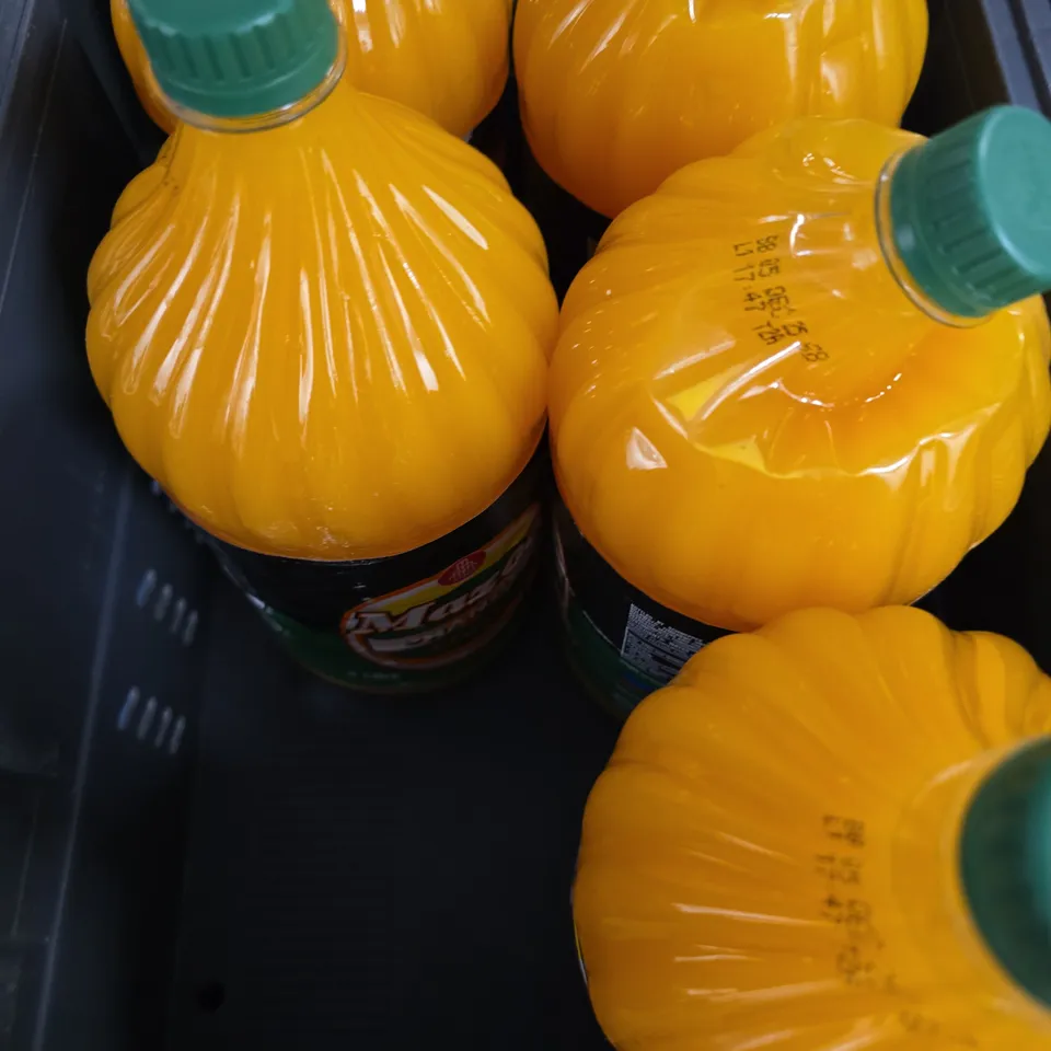 SET OF APPROXIMATELY 6 MAZOE ORANGE CRUSH 2L