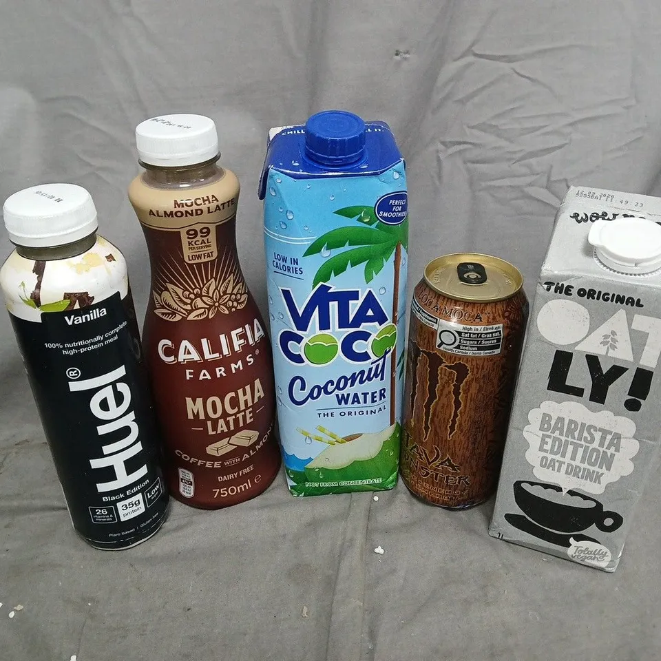 APPROXIMATELY 10 ASSORTED DRINKS TO INCLUDE HUEL VANILLA, OATLY OAT DRINK, CALIFA FARMS MOCHA LATTE, ETC - COLLECTION ONLY