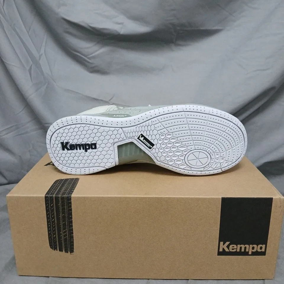 KEMPA WHITE SPORTS TRAINERS - SIZE 9.5
