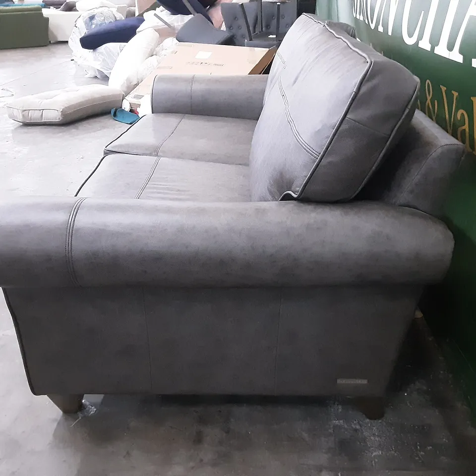 QUALITY BRITISH MADE LOUNGE Co GREY LEATHER THREE SEATER SOFA ON LIGHT WOODEN FEET 