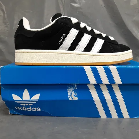 BOXED PAIR OF ADIDAS CAMPUS 00S SHOES IN BLACK/WHITE UK SIZE 6