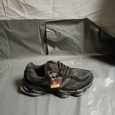 NEW BALANCE MEN'S RUNNING SHOES – BLACK/CHARCOAL - SIZE UK 8