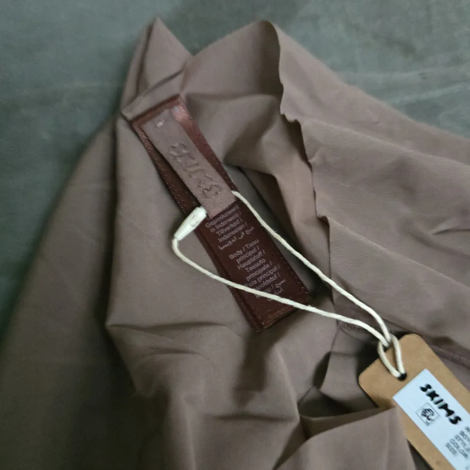 SKIMS INVISIBLE BOYSHORT IN UMBER - LARGE