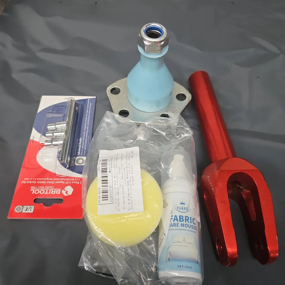 BOX OF ASSORTED CAR ITEMS TO INCLUDE - TOOLS - BALL JOINT - SOCKETS  