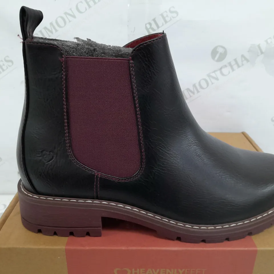 BOXED PAIR OF HEAVENLYFEET DAWLISH BOOTS IN BLACK - UK 6