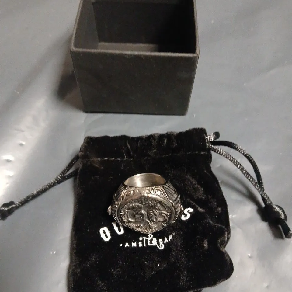 OUTLAWS GODS OF EGYPT SIGNET RING WITH ORNATE CREST – SILVER-TONE, WITH VELVET POUCH
