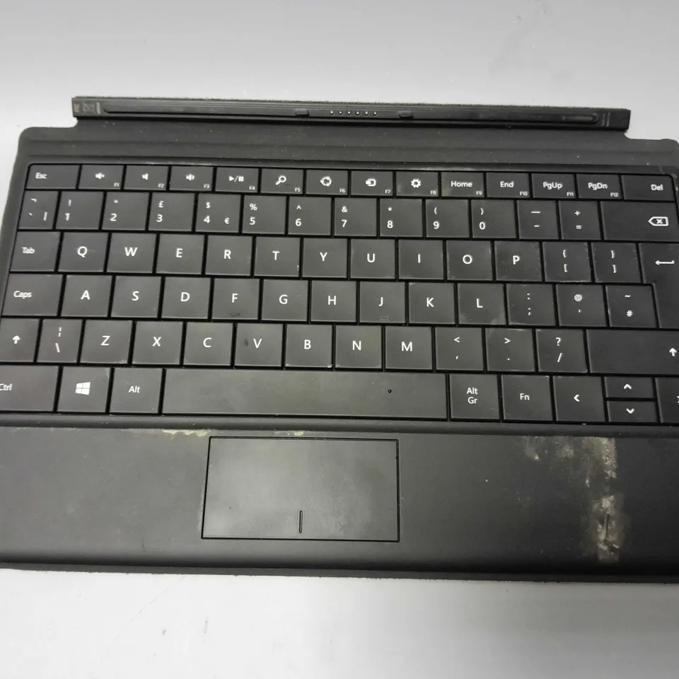 APPROXIMATELY 10 TABLET KEYBOARDS FOR VARIOUS MODELS