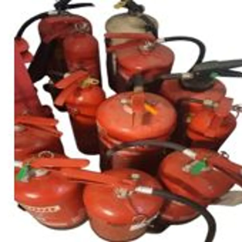 12 FIRE EXTINGUISHERS RRP £600