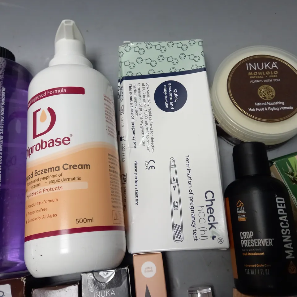 LOT OF APPROXIMATELY 17 ASSORTED HEALTH AND BEAUTY ITEMS TO INCLUDE ECZMA CREAM, STYLING POMADE AND LOTTIE NAILS