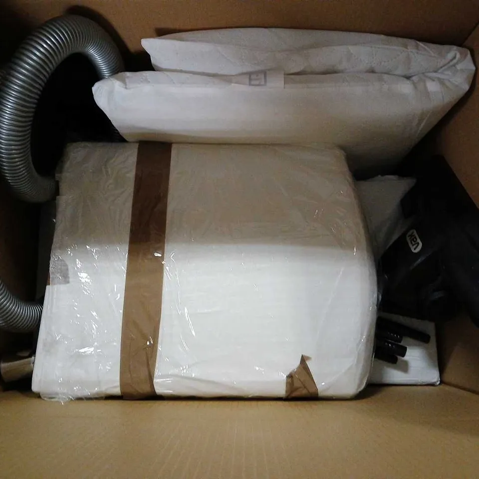 APPROXIMATELY 5 ASSORTED ITEMS TO INC.UDE TOILET SEAT, CUSHION, VAX VAC PART, ETC