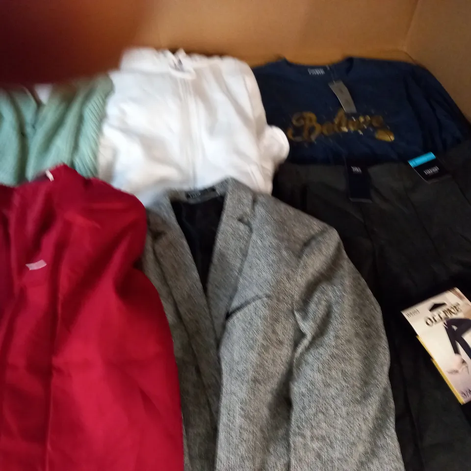 LARGE QUANTITY OF ASSORTED CLOTHING ITEM TO INCLUDE M&S, GEORGE AND IN THE STYLE