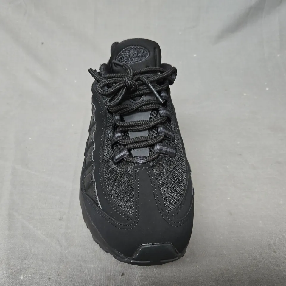 PAIR OF NIKE AIR MAX SHOES IN BLACK UK SIZE 9