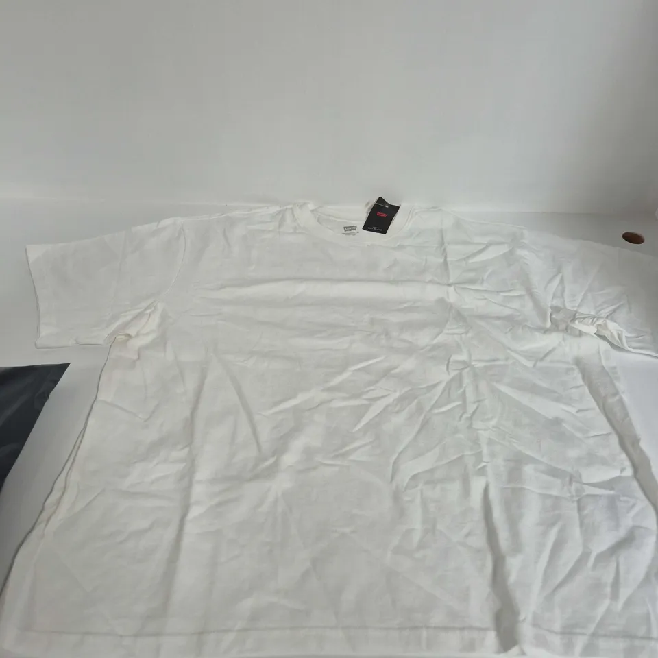 LEVIS WHITE TEE SIZE XL