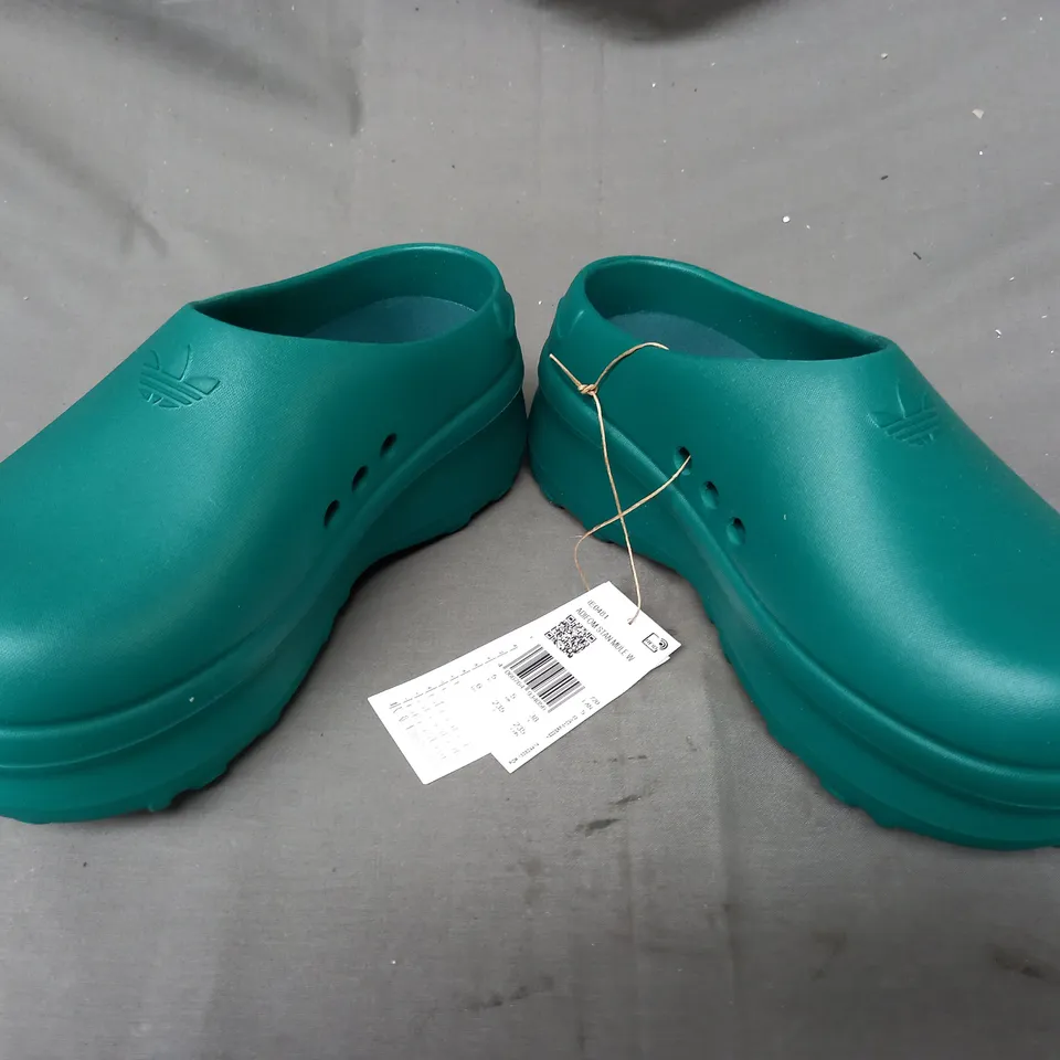 BOXED PAIR OF ADIDAS ADIFOM STAN MULES IN GREEN UK SIZE 5