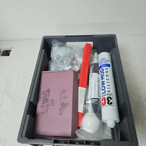 TOTE OF APPROXIMATELY 12 ASSORTED ITEMS TO INCLUDE: WORKSAFE SDS DRILL BITS 