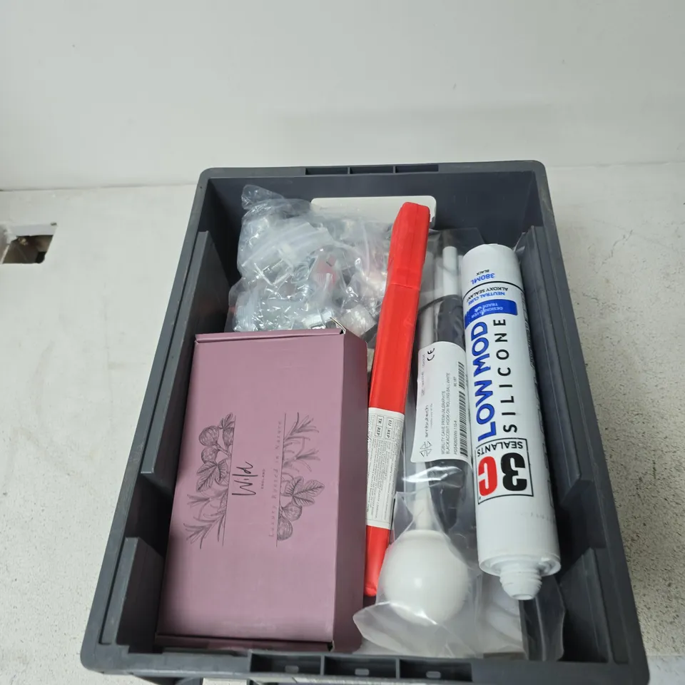 TOTE OF APPROXIMATELY 12 ASSORTED ITEMS TO INCLUDE: WORKSAFE SDS DRILL BITS
