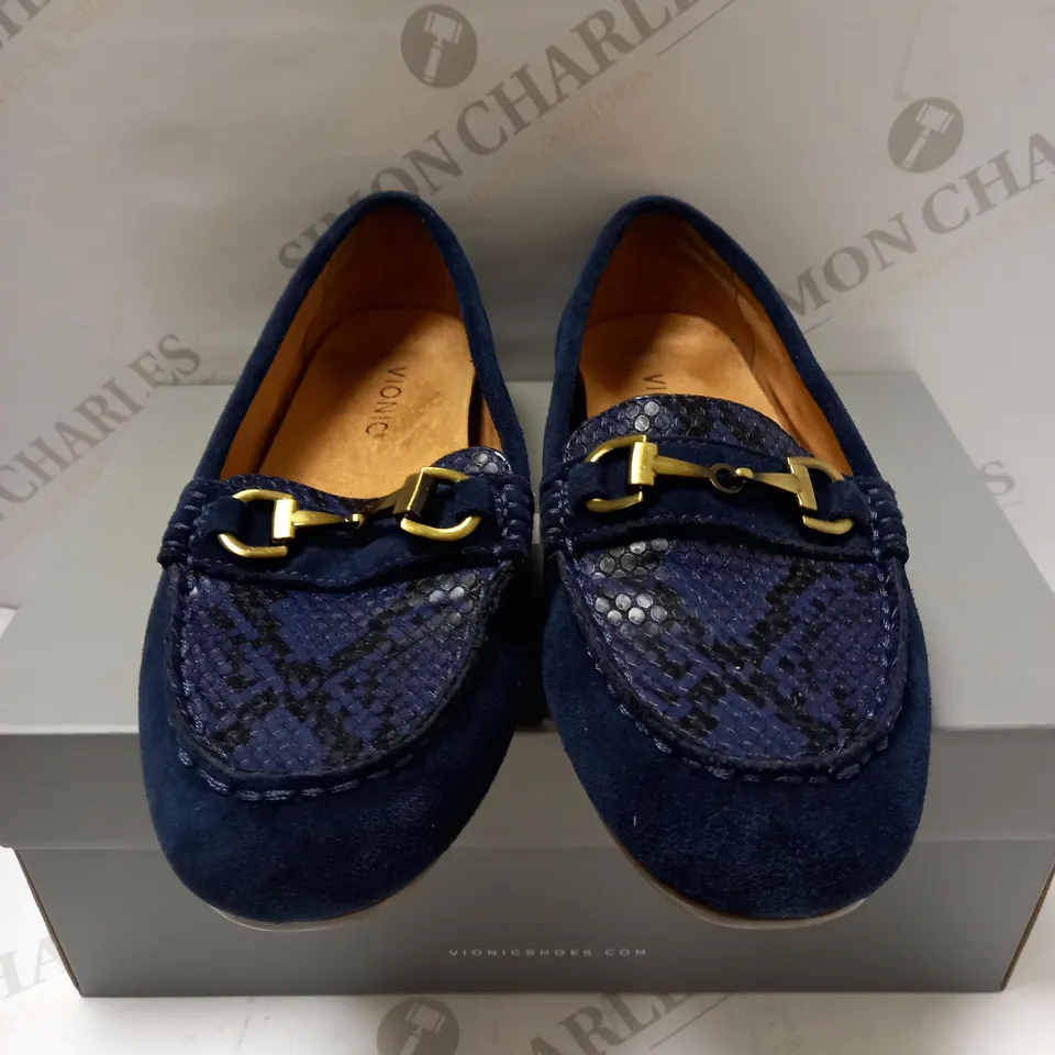BRAND NEW VIONIC HONOR DAYNA NAVY LOAFERS, NAVY - SIZE 5