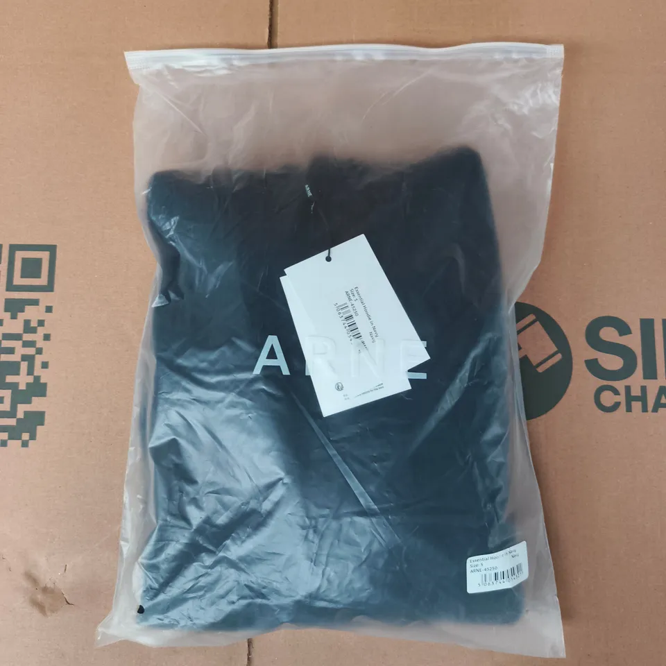BAGGED ARNE ESSENTIALS HOODIE IN NAVY SIZE SMALL