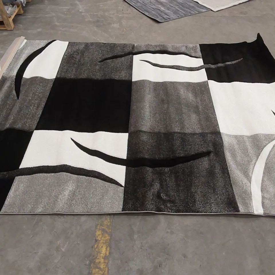 PAITYN ABSTRACT MACHINE WOVEN FLATWARE RUG - BLACK/WHITE // SIZE: 240 X 330cm