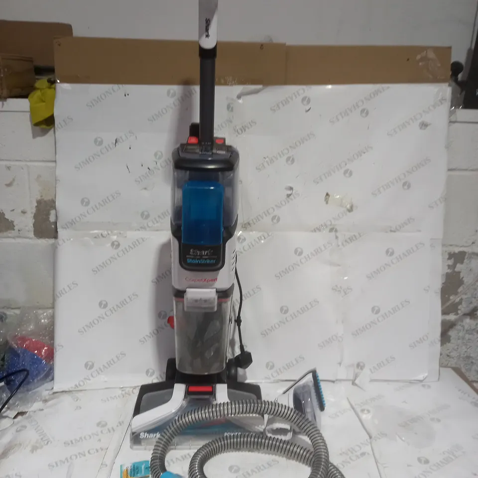 SHARK CARPET XPERT DEEP CARPET CLEANER & BUILT IN STAIN STRIKER EX200UK - COLLECTION ONLY