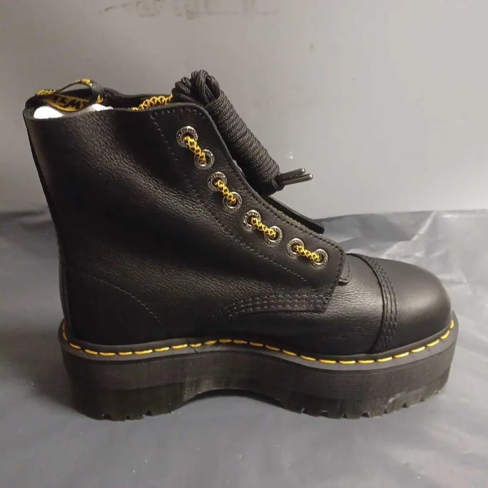 BOXED PAIR OF DR MARTENS AIR WAIR SINCLAIR MAX BOOTS IN BLACK - UK 8