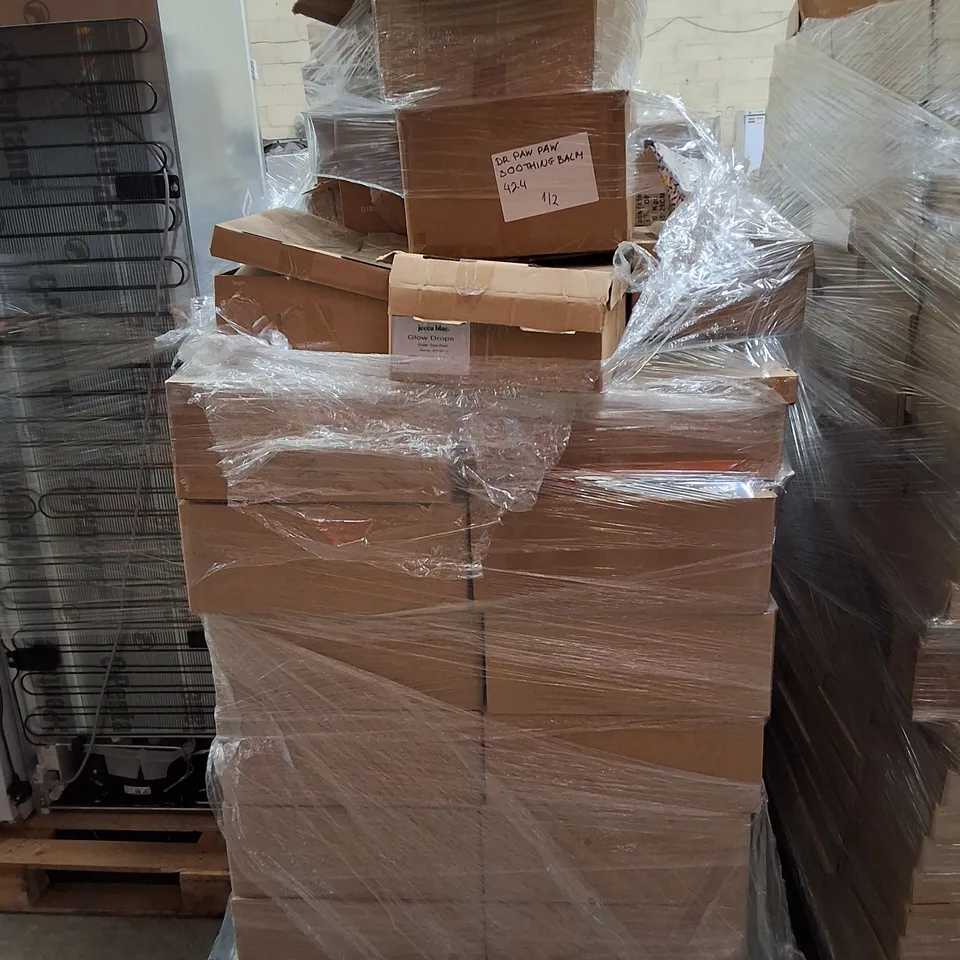 PALLET CONTAINING LARGE QUANTITY OF ASSORTED MAKEUP & BEAUTY PRODUCTS