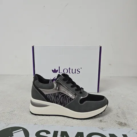 LOTUS SNEAKERS – GREY/BLACK WITH ZEBRA PATTERN, ZIP DETAIL (BOXED) EU 39