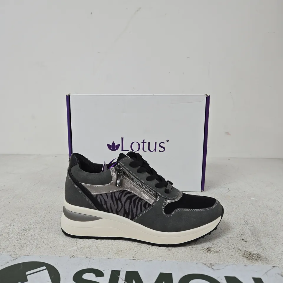LOTUS SNEAKERS – GREY/BLACK WITH ZEBRA PATTERN, ZIP DETAIL (BOXED) EU 39