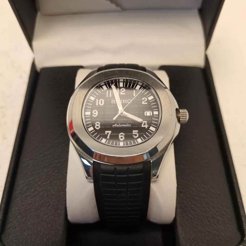 SEIKO AUTOMATIC WRISTWATCH – BLACK RUBBER STRAP