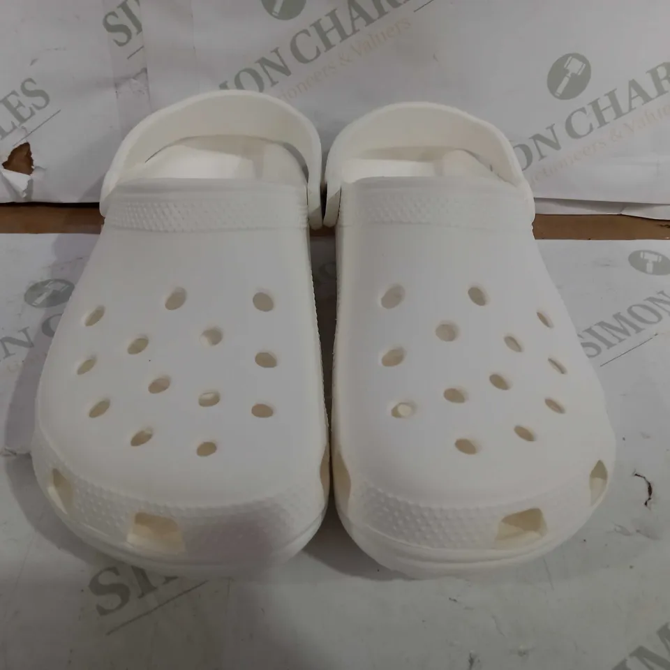 PAIR OF CLASSIC CROCS IN WHITE - UK M6/W7