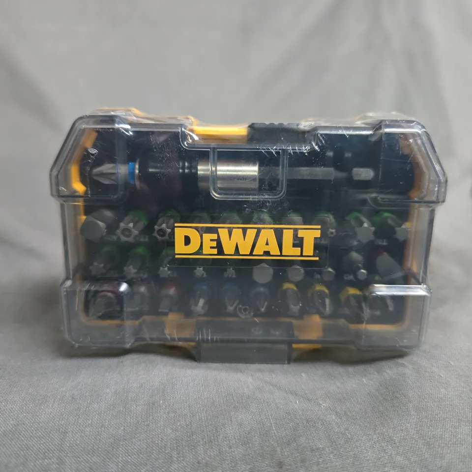 DeWALT bit set in clear plastic case (VERIFY MODEL)