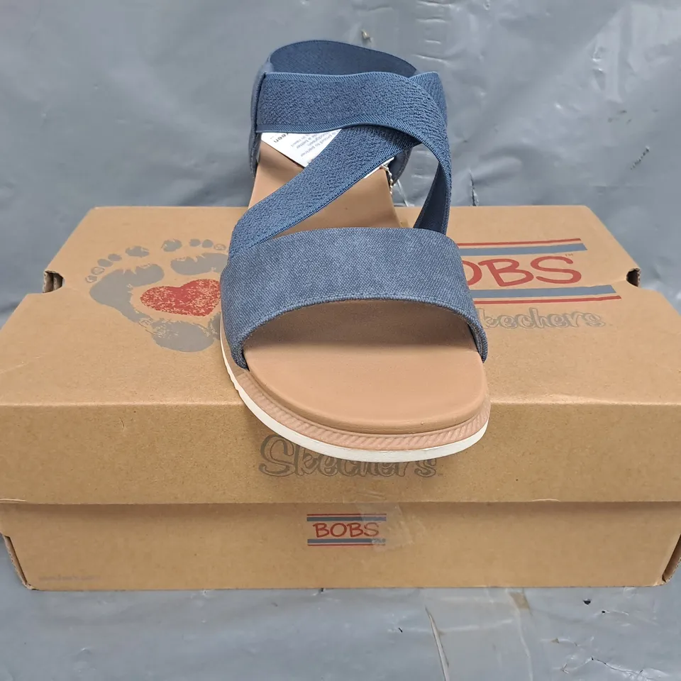 BOXED PAIR OF BOBS FROM SKECHERS OPEN TOE SANDALS IN NAVY SIZE UK 7