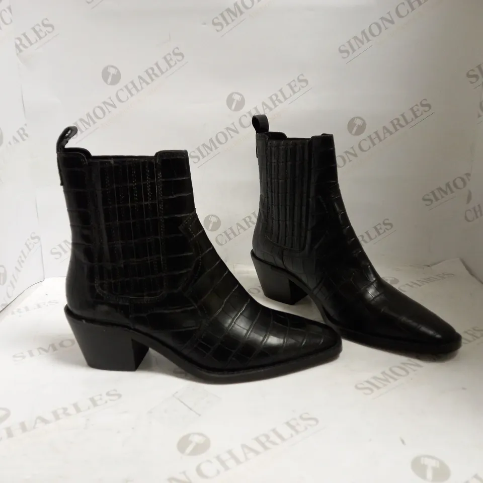 URBAN OUTFITTERS SIZE 38 BLACK CROC  PRINT BOOTS 