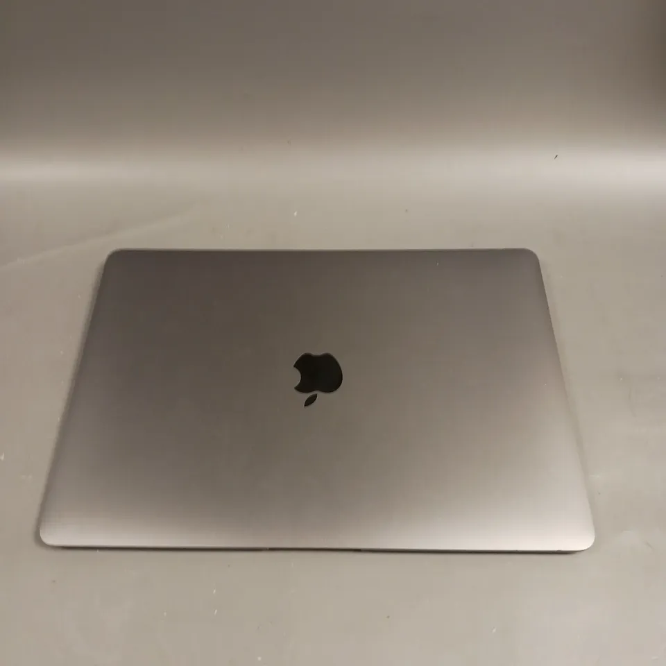 APPLE MACBOOK AIR 13"