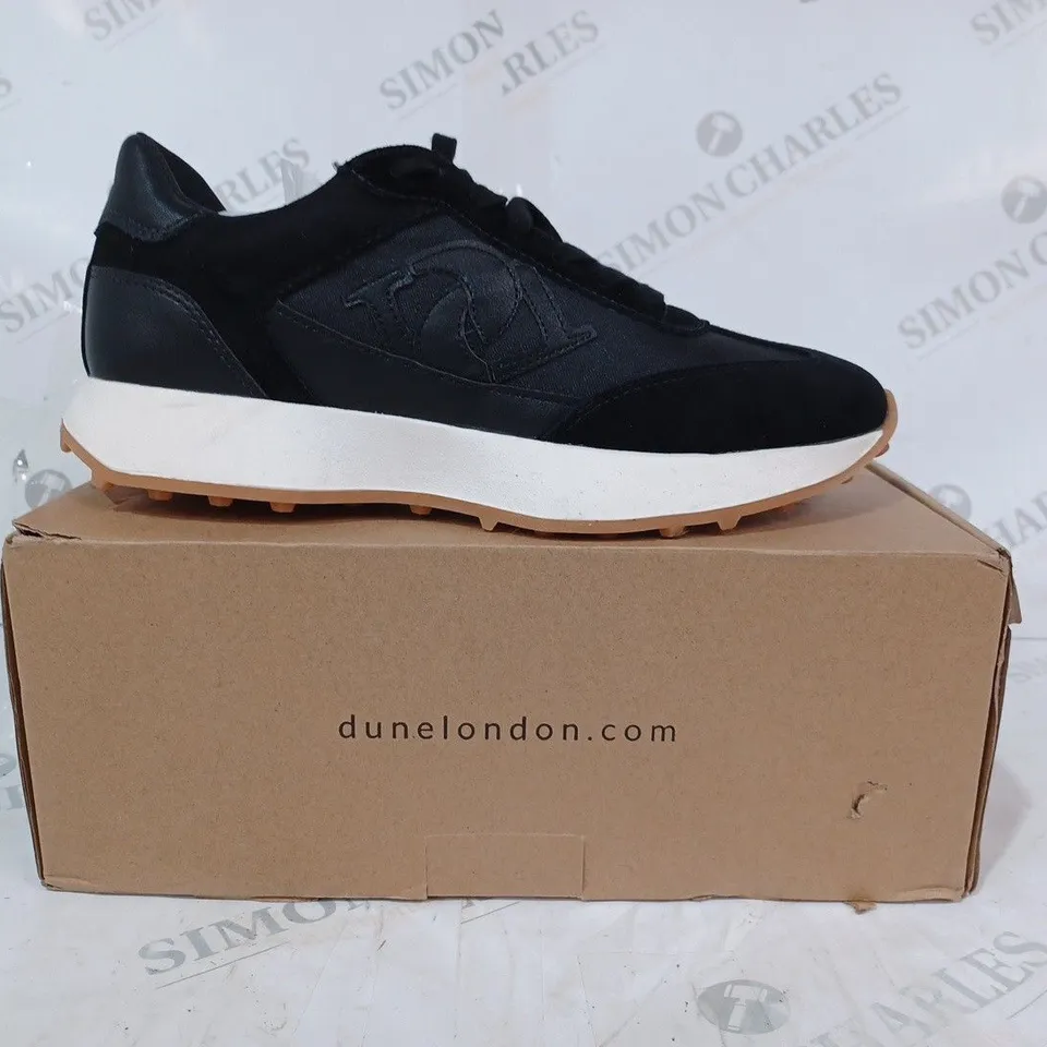 BOXED PAIR OF DUNE LONDON EMBOSSE LEATHER LACE UP SHOES IN BLACK/WHITE SIZE 7