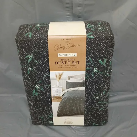 STACEY SOLOMON PIPED EDGE DUVET SET IN GREEN/CREAM SIZE SUPER KING