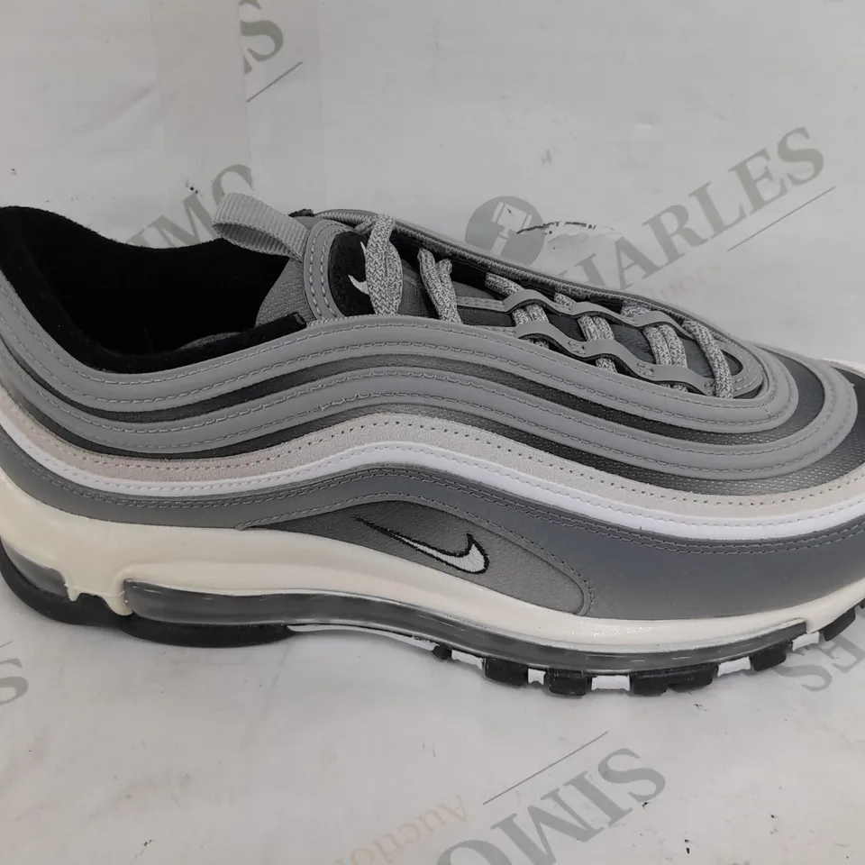 PAIR OF NIKE 97s IN GREY/WHITE - UK 7