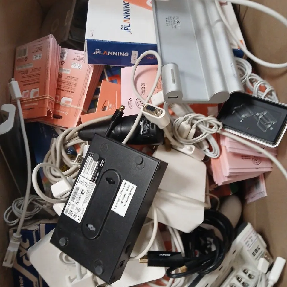 APPROXIMATELY 20 ASSORTED ELECTRICAL PRODUCTS TO INCLUDE POWER ADAPTERS, ROUTERS, A/V CABLES ETC