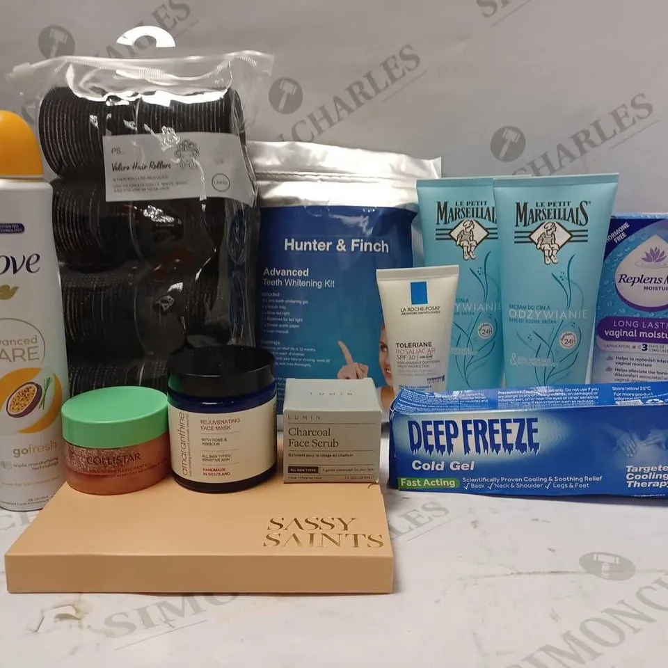 LOT OF APPROX 12 ASSORTED BEAUTY PRODUCTS TO INCLUDE AMARANTHINE REJUVANATING MASK, LUMIN CHARCOAL SCRUB, HUNTER&FLINCH ADVANCED TEETH WHITENING KIT, ETC 