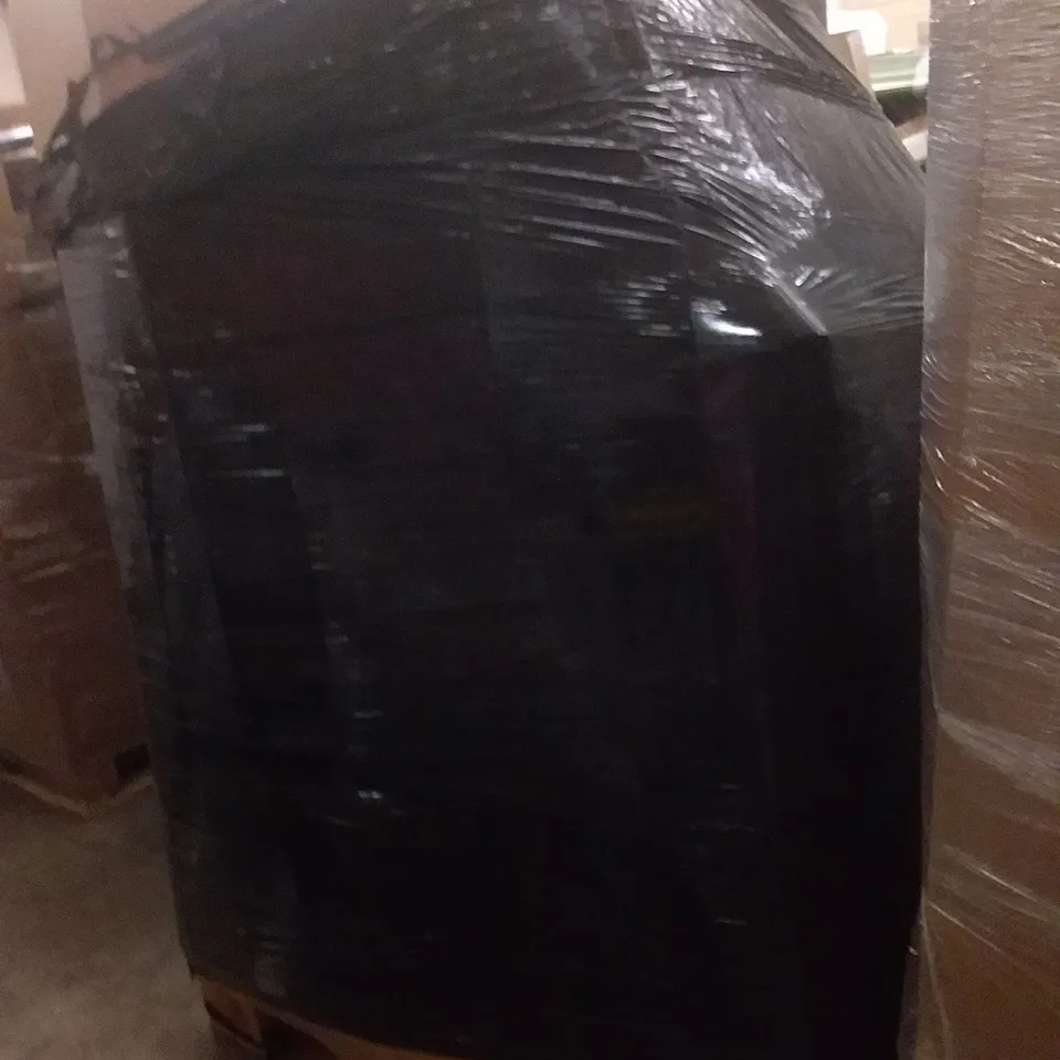 PALLET OF ASSORTED ROEHALL PET BEDS