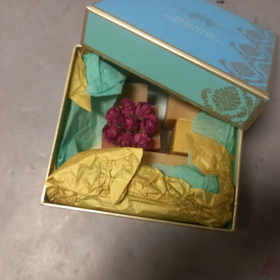 FORTNUM & MASON HANDMADE SOAP SELECTION 