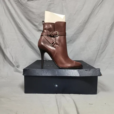 RALPH LAUREN COLLECTION BROWN LEATHER ANKLE BOOTS – WOMEN'S. SIZE UK 7.5
