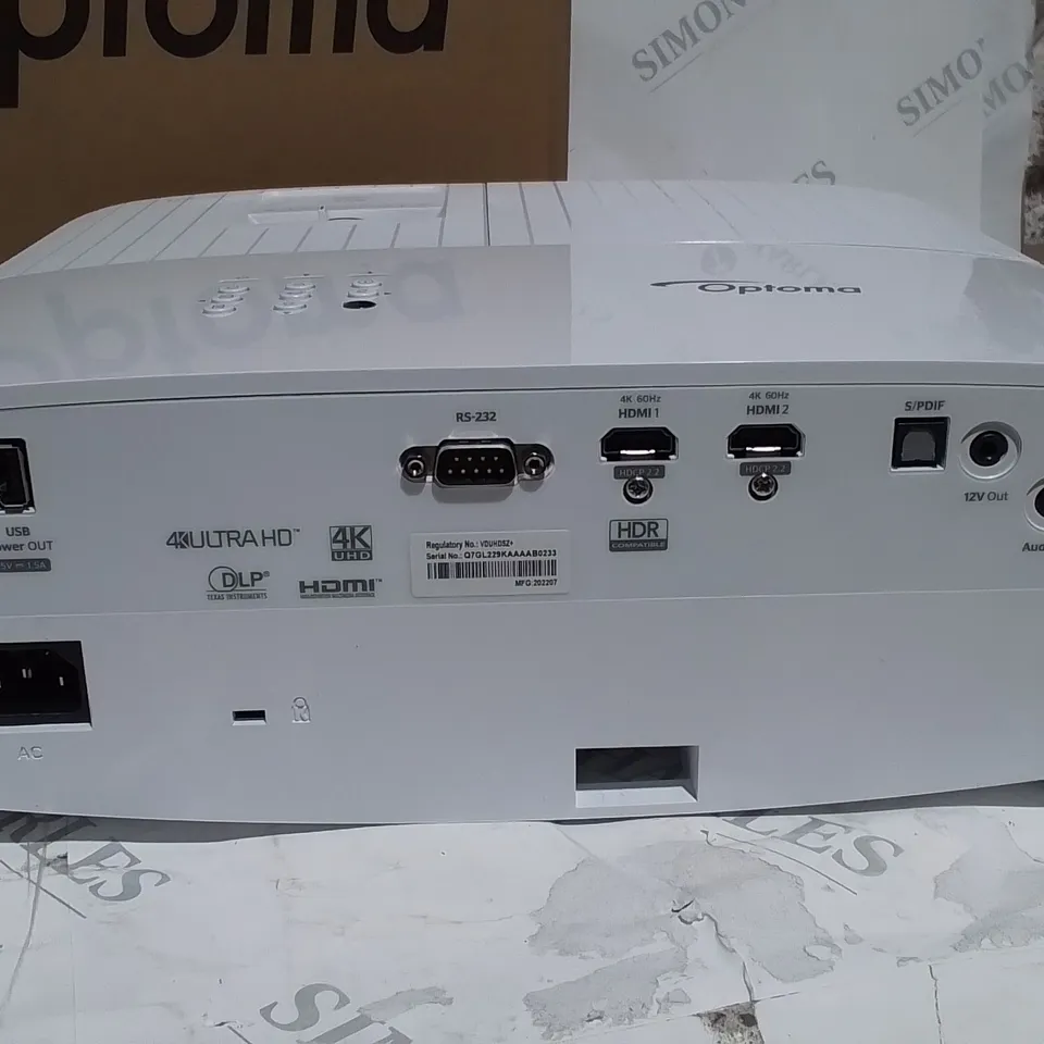 OPTOMA DLP PROJECTOR WITH LEADS AND REMOTE - UHD 35X