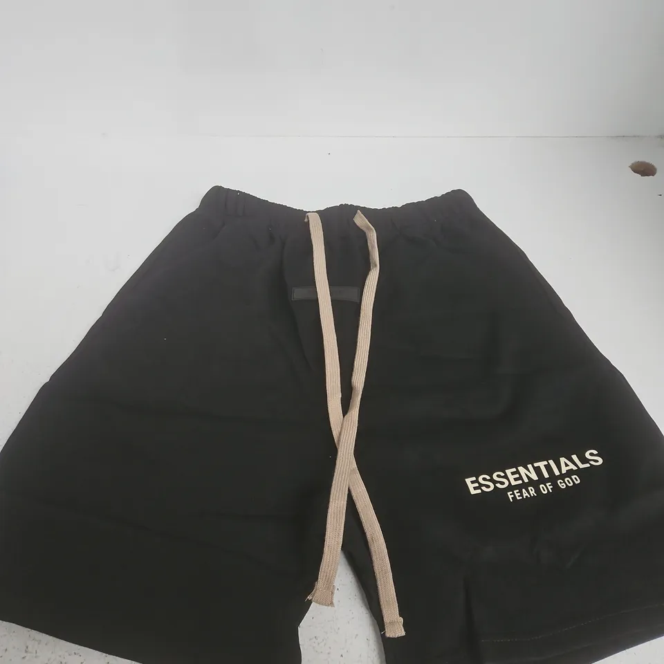 FEAR OF GOD ESSENTIALS SHORTS – BLACK, SIZE M