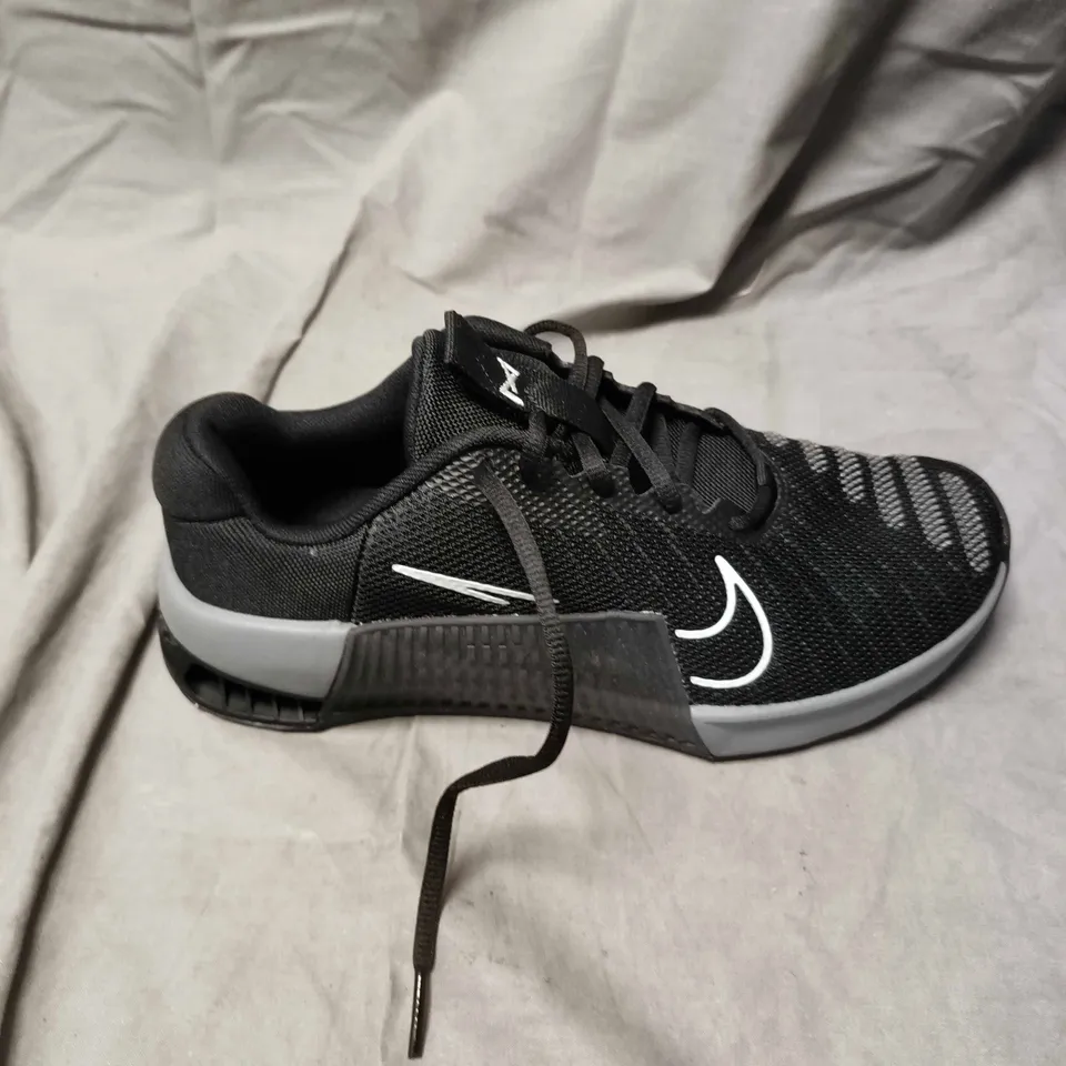 NIKE METCON MENS TRAINING SHOES - 7