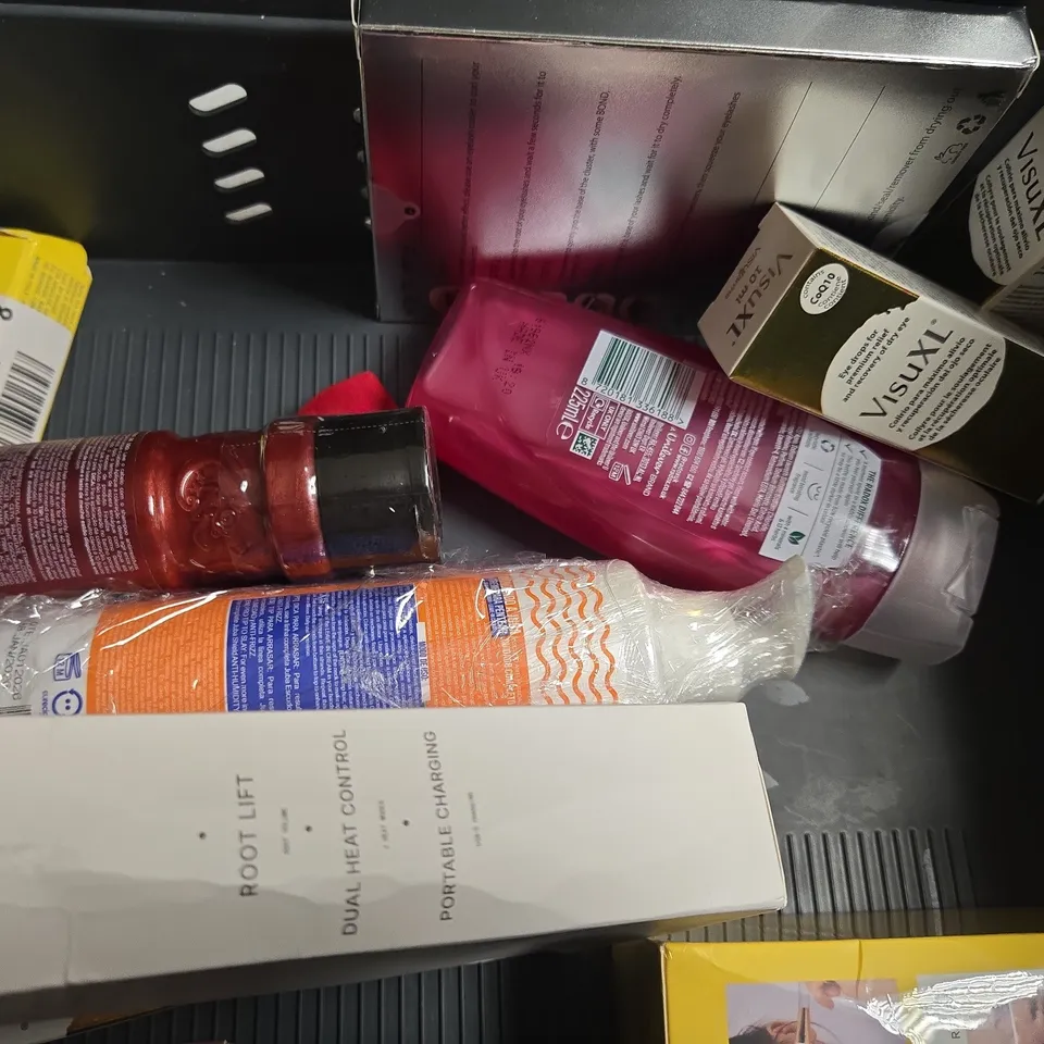 APPROX 12 ASSORTED BEAUTY PRODUCTS TO INCLUDE RADOX SHOWER GEL, 2BTANNED MOUSSE, EYELASH EXTENSIONS, ETC