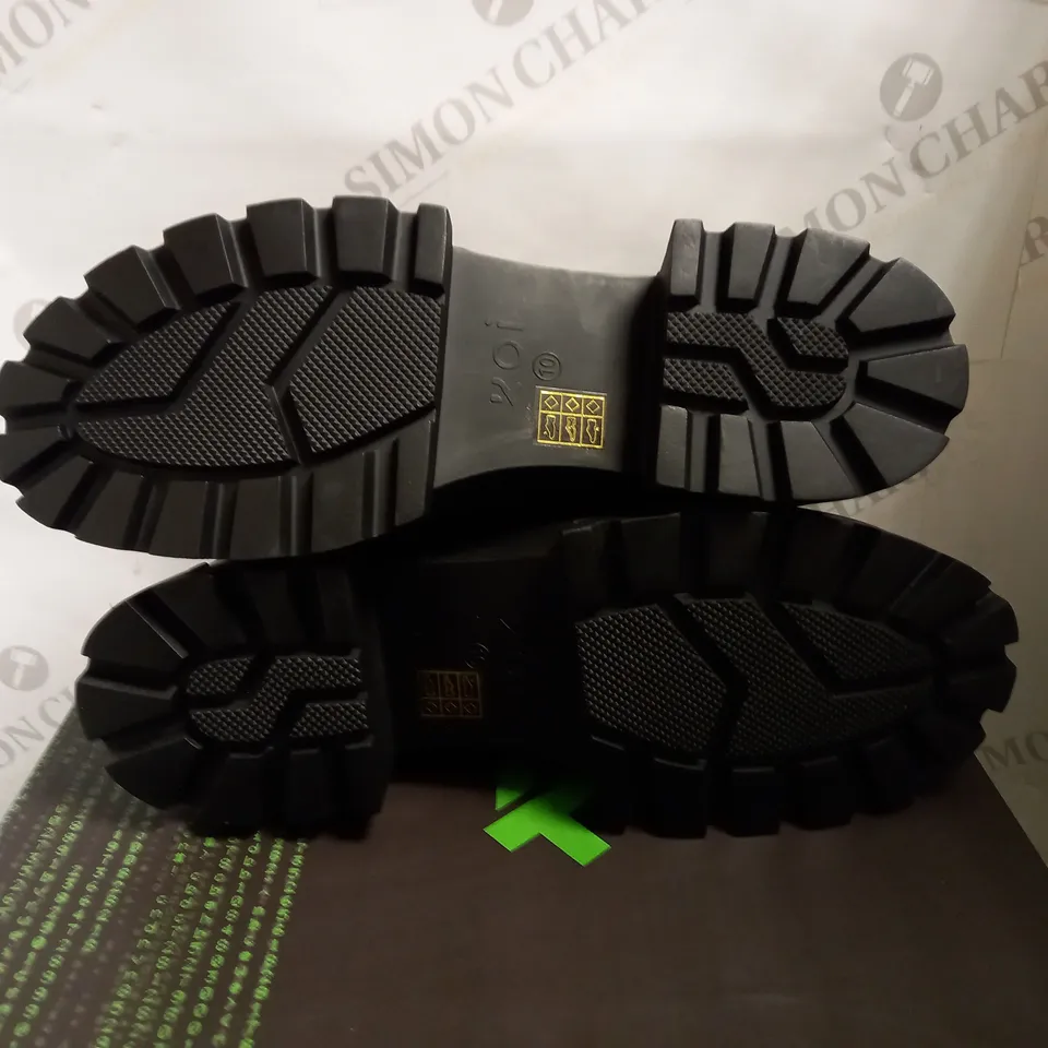 KOI VEGAN BLACK MENSIS CYBER SHOES - SIZE 10