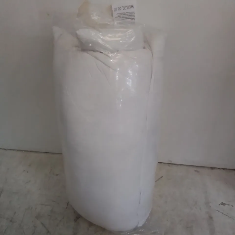 ROLLED-UP PILLOW IN WHITE 